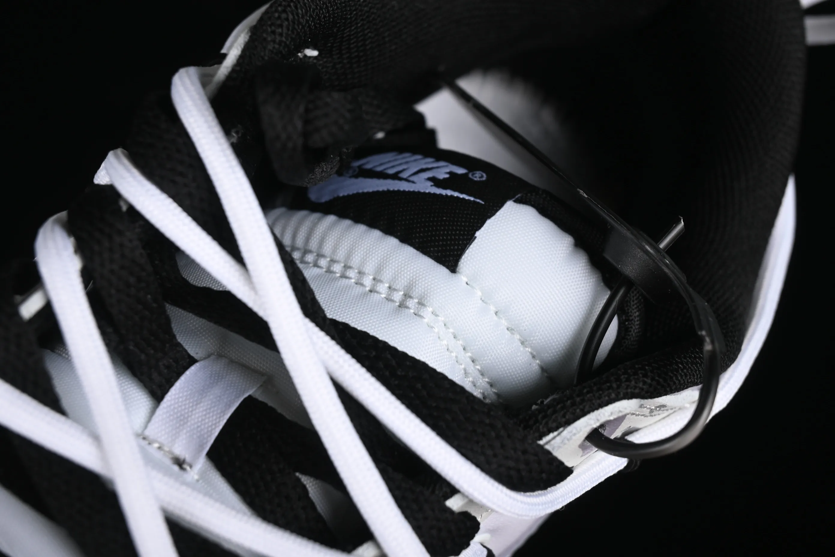 All Categories Nk SB Dunk Series Nk SB Dunk Low Low-top sneakers Nk Dunk Low Special mission camouflage Warship Simple black, white, purple and gray SB strap low-top casual sneakers DD1391-100